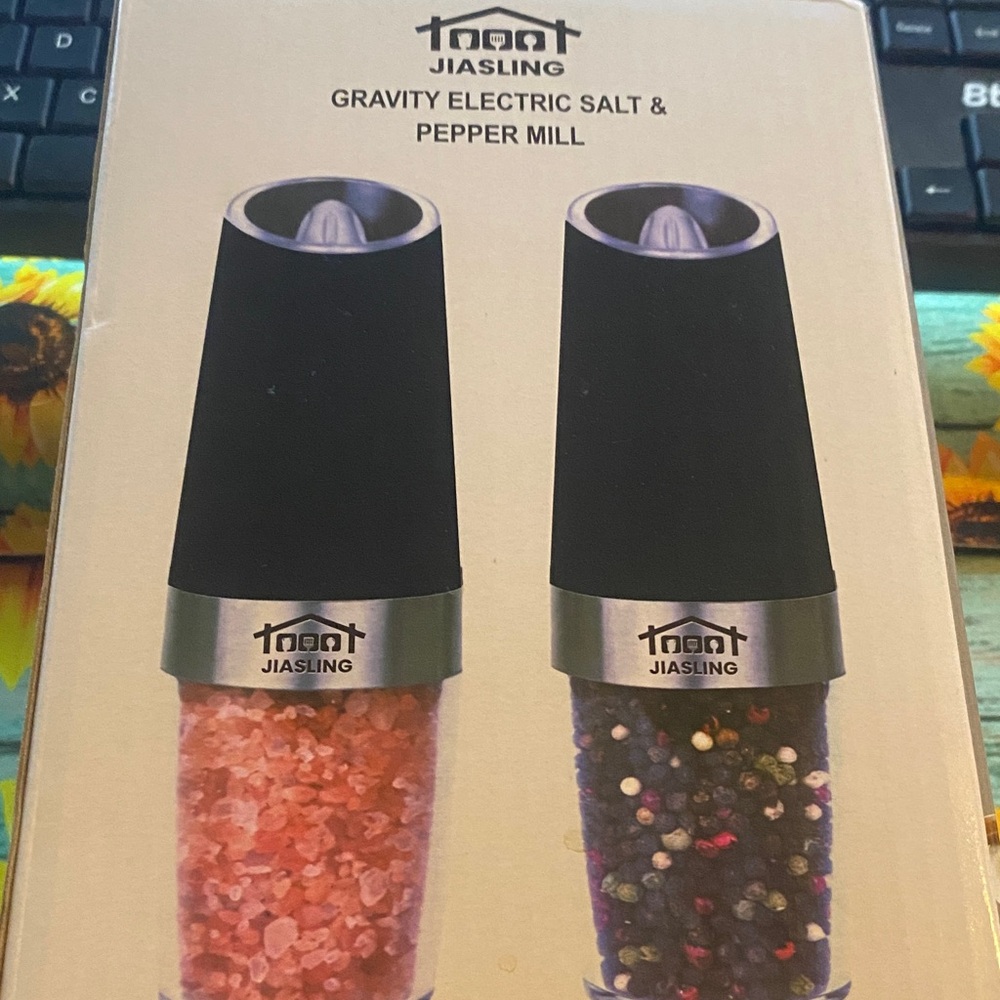 Black Gravity Electric Salt & Pepper Mill Set